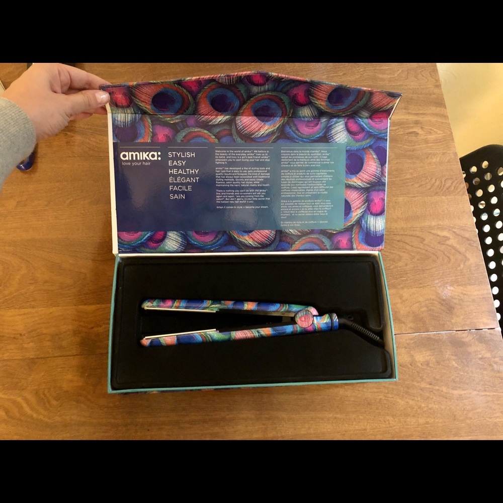 Amika 1" Titanium Glide Styler, Peacock